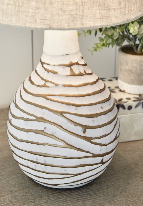 Aleela Metal Table Lamp (1/CN) Huntsville Furniture Outlet