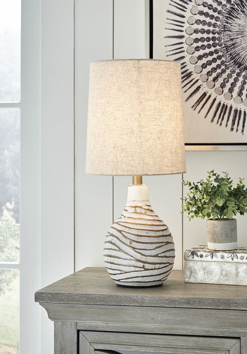 Aleela Metal Table Lamp (1/CN) Huntsville Furniture Outlet