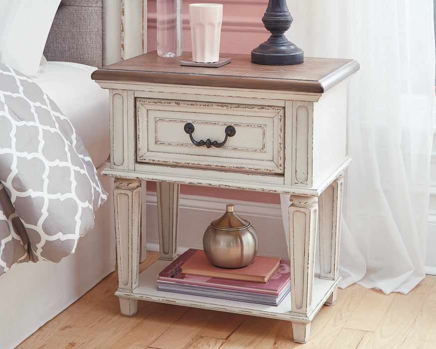 Realyn Full Panel Bed with Mirrored Dresser and 2 Nightstands Huntsville Furniture Outlet
